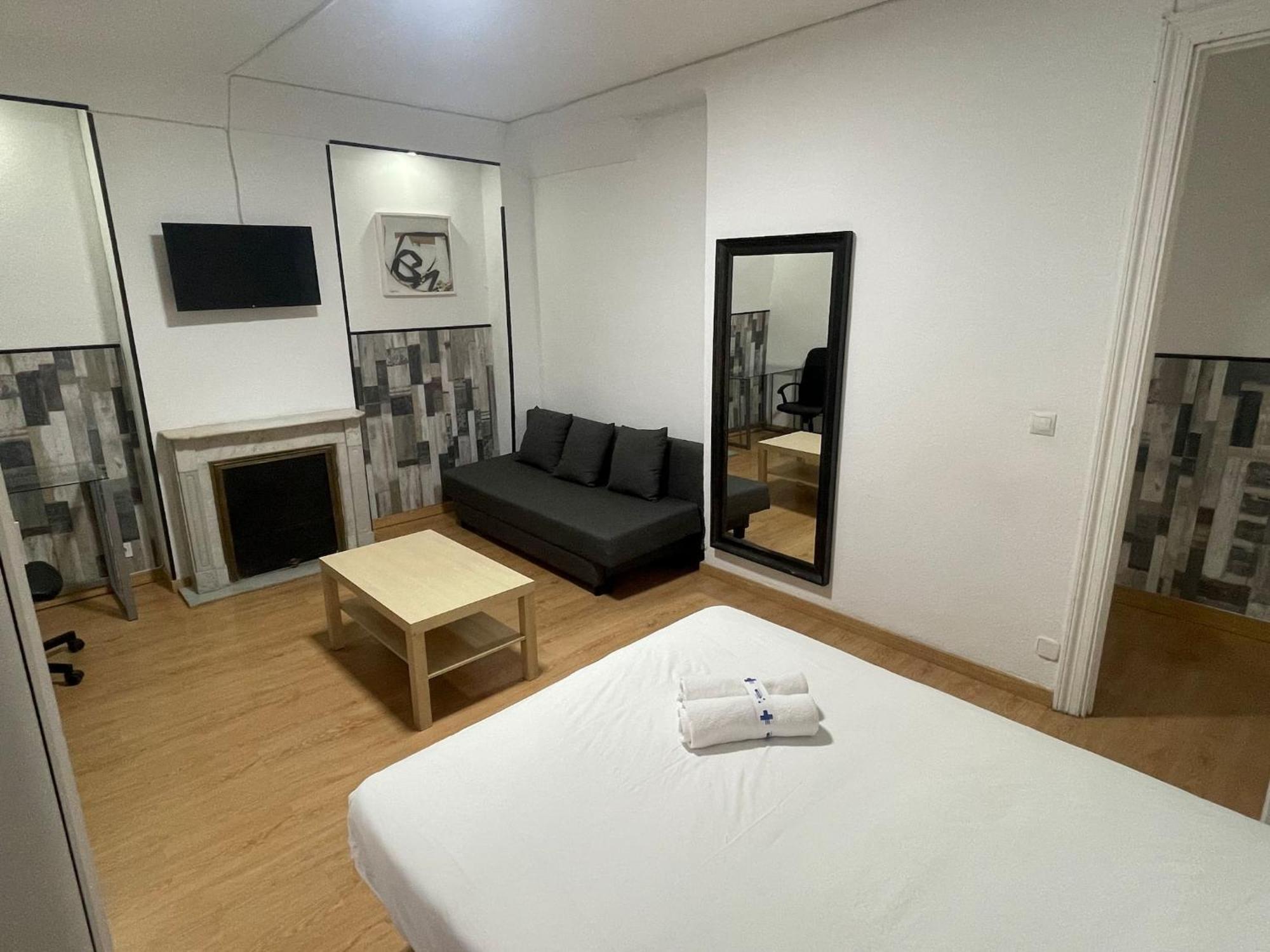 Apartamentos Day Madrid Santo Domingo Centro Gran Via Sol Malasana Экстерьер фото
